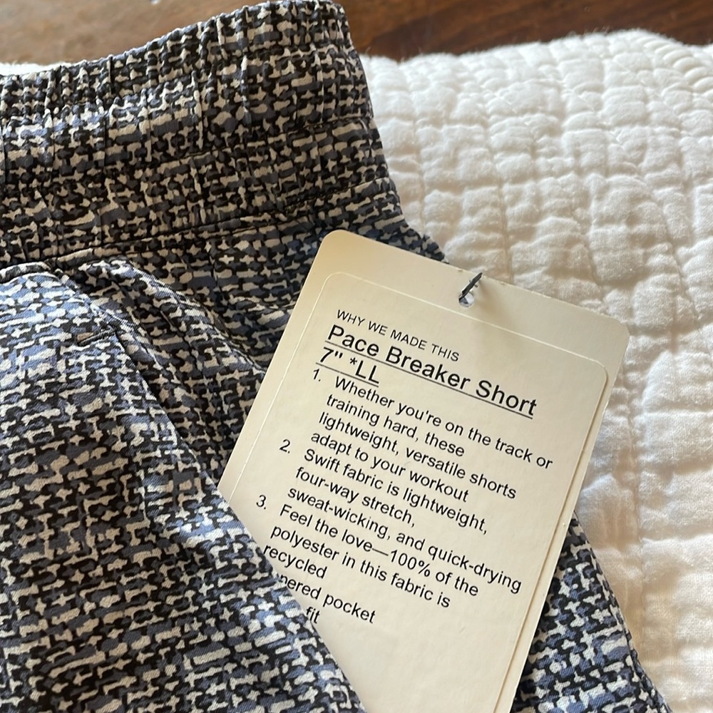 Men’s size XL Lululemon Pace Breaker non lined classic fit shorts
